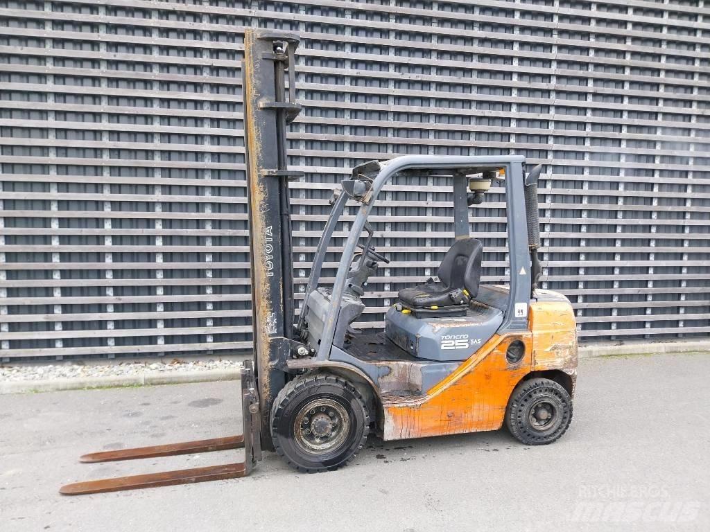 Toyota 25 柴油卡車