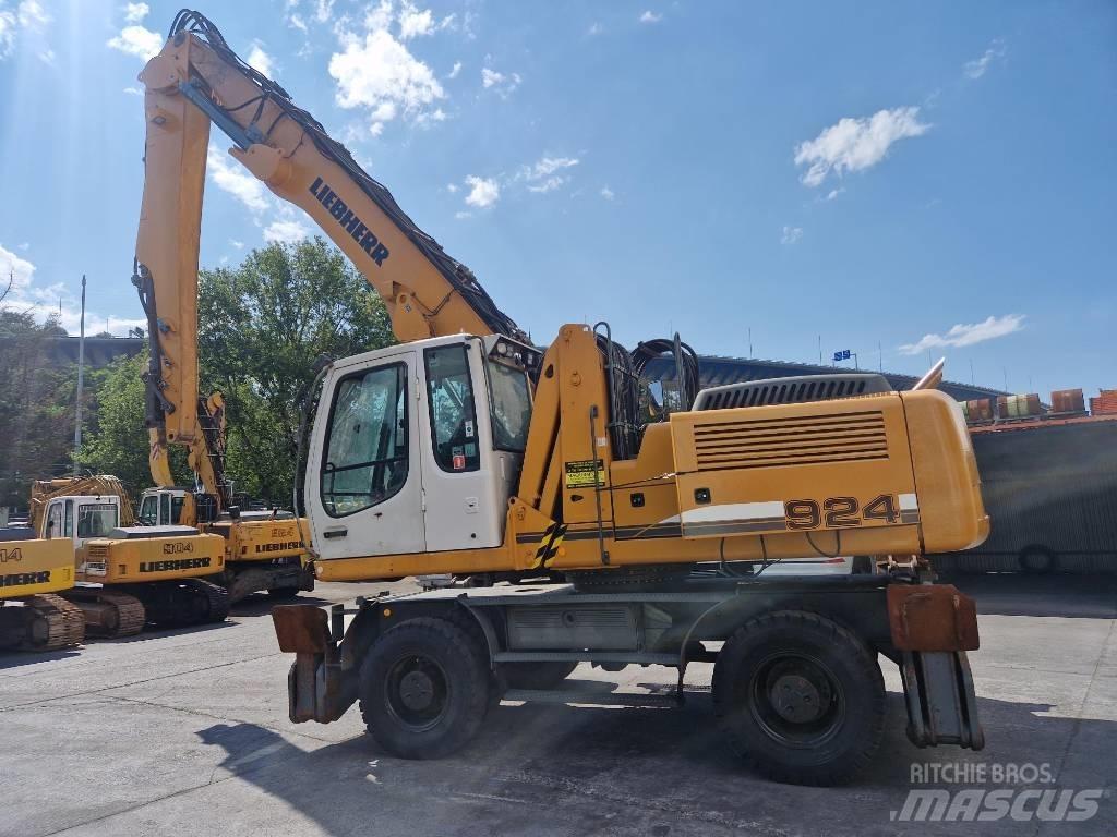 Liebherr A924C 廢棄物/工業用操作車