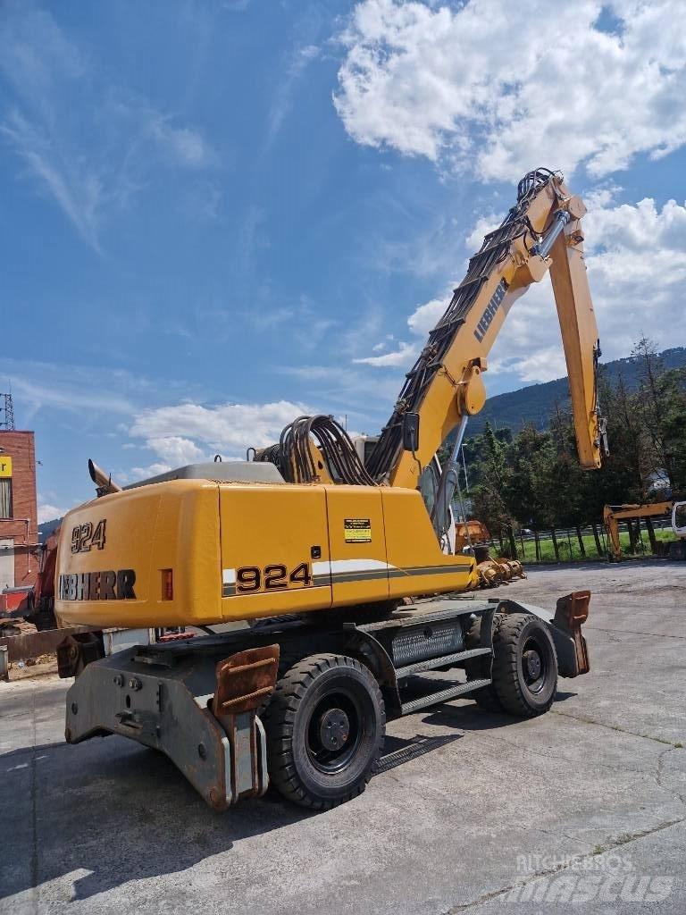 Liebherr A924C 廢棄物/工業用操作車
