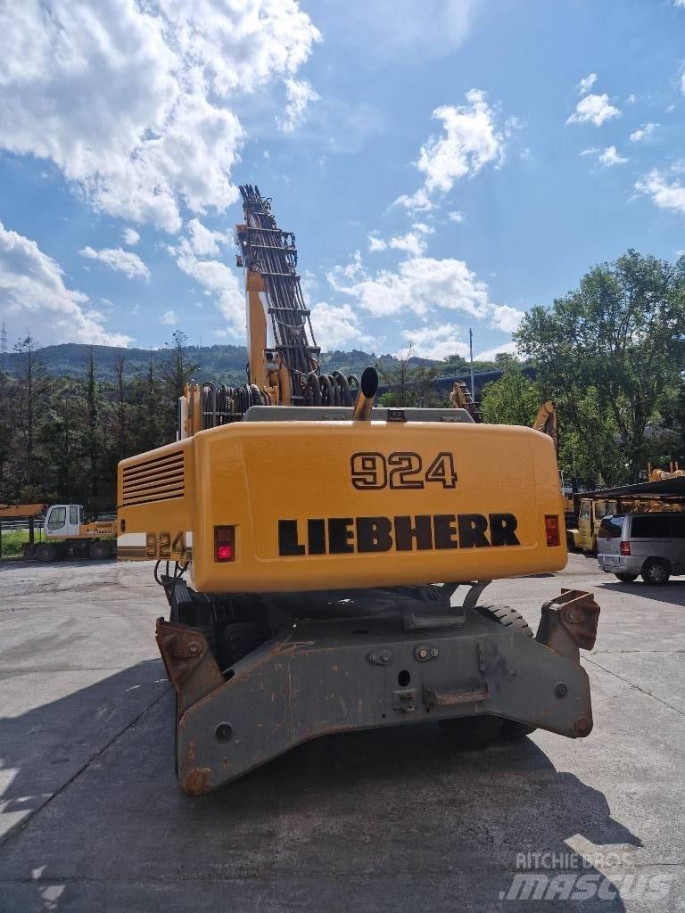 Liebherr A924C 廢棄物/工業用操作車