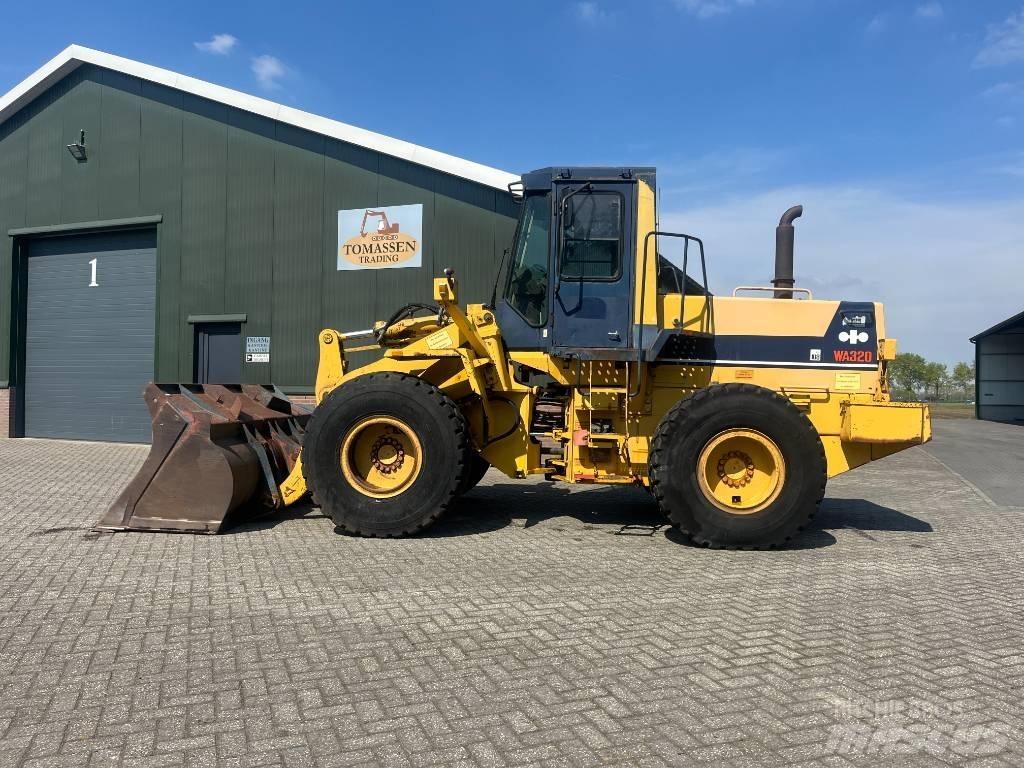 Komatsu WA 320-1 輪胎式裝載機