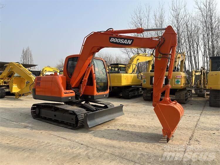 Doosan DX75 小型挖土機/掘鑿機<7t(小型挖掘機)