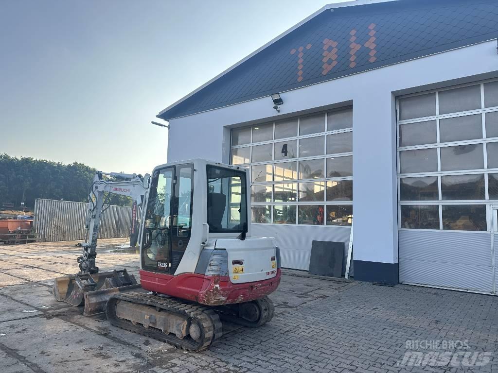 Takeuchi TB 235 小型挖土機/掘鑿機<7t(小型挖掘機)