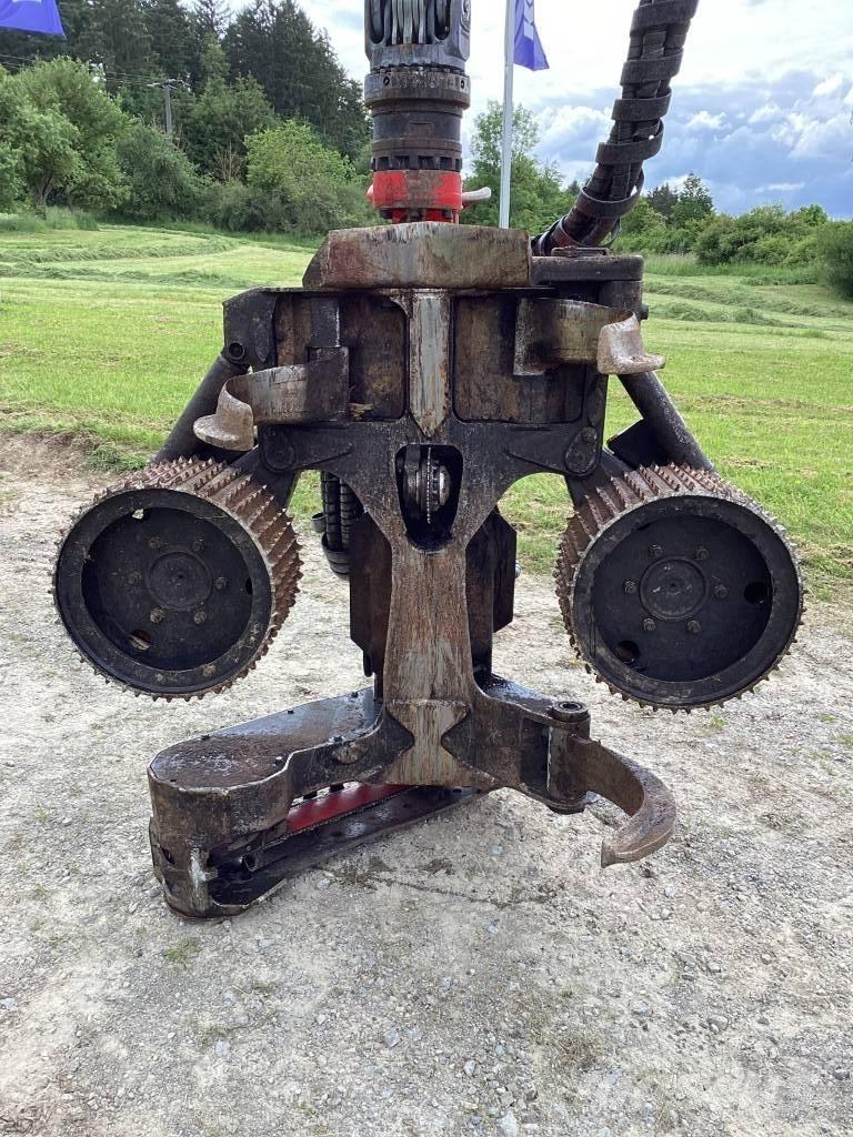 Komatsu S132 除枝機