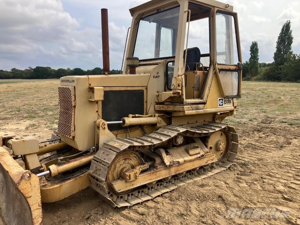 CAT D 3 B 履帶推土機