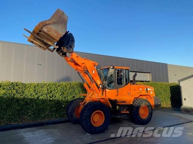 Doosan DL 200 輪胎式裝載機