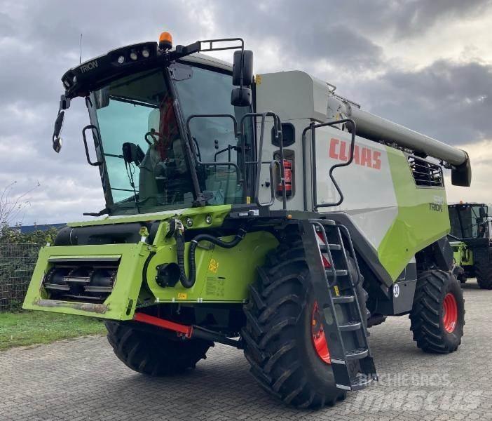 CLAAS TRION 530 聯合收穫機