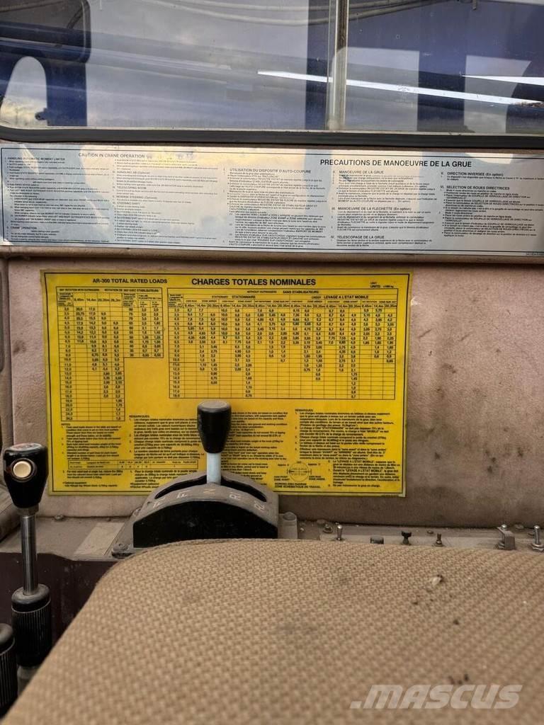 Tadano AR 300E 起重機卡車