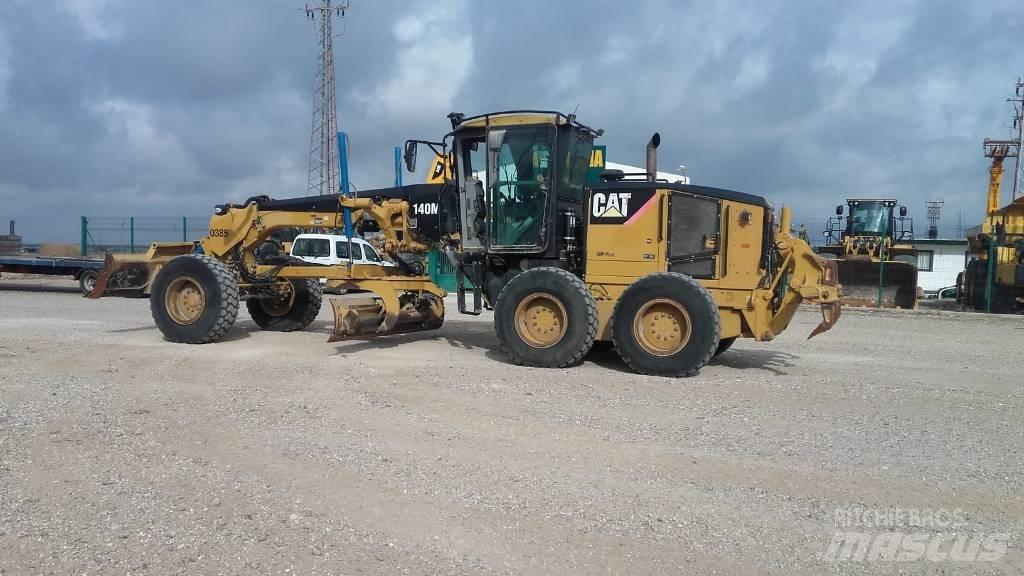 CAT 140 M 平土機