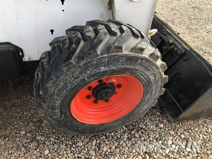 Bobcat S 300 滑移轉向裝載機