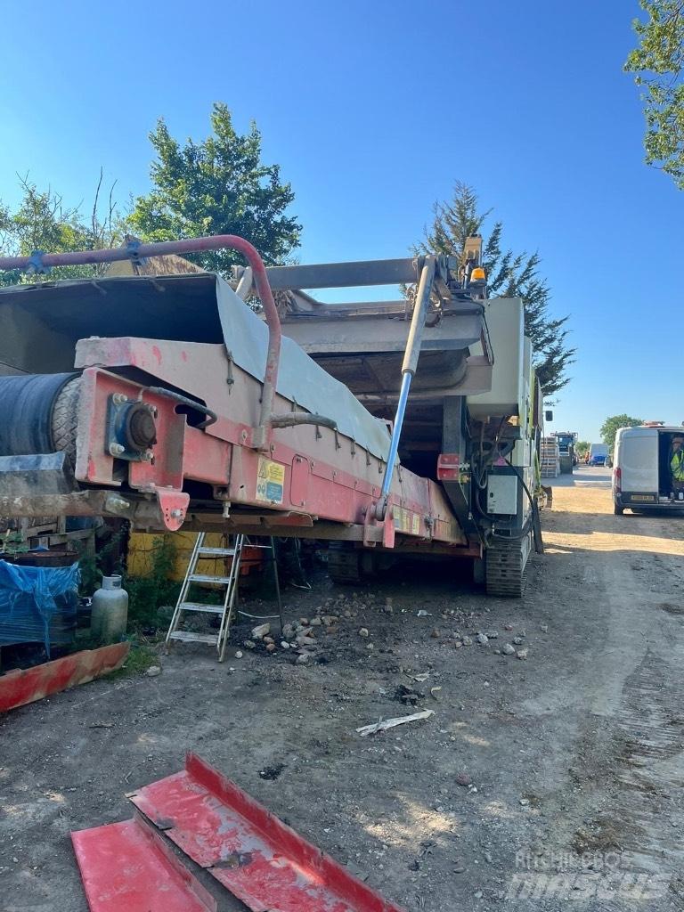 Sandvik QJ 241 移動式壓碎機