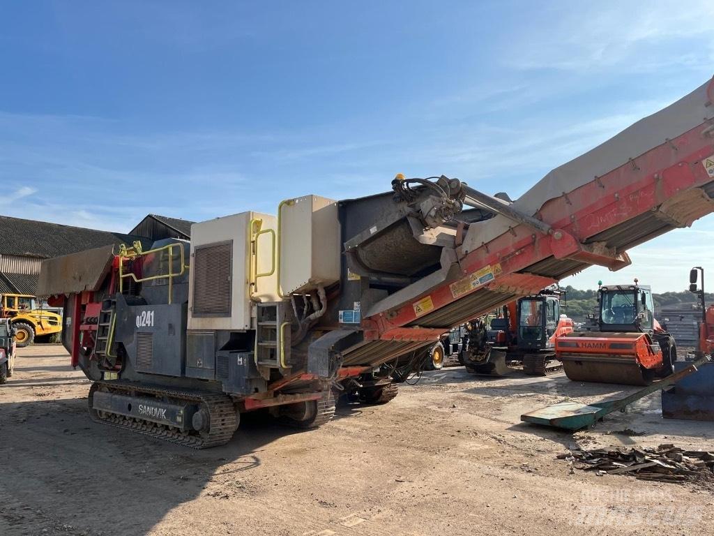 Sandvik QJ 241 移動式壓碎機
