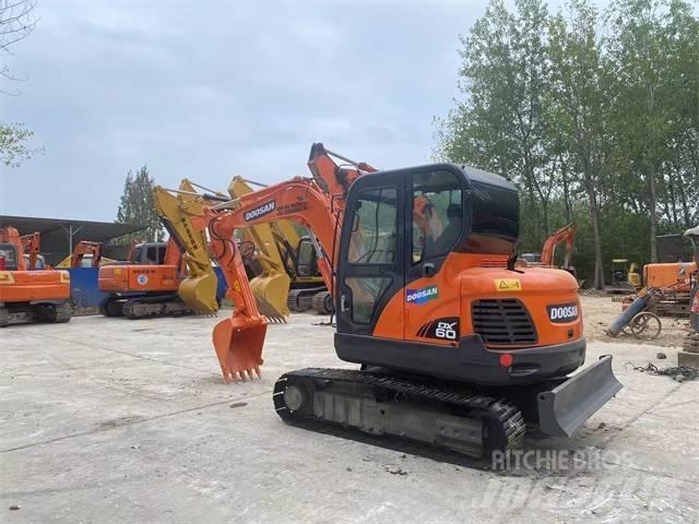Doosan DX60 小型挖土機/掘鑿機<7t(小型挖掘機)