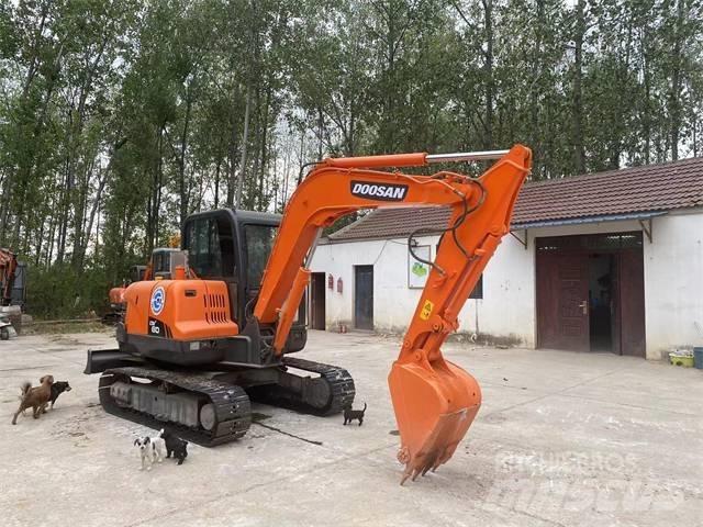 Doosan DX60 小型挖土機/掘鑿機<7t(小型挖掘機)