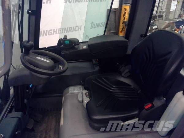 Jungheinrich EFG 215 電動堆高機