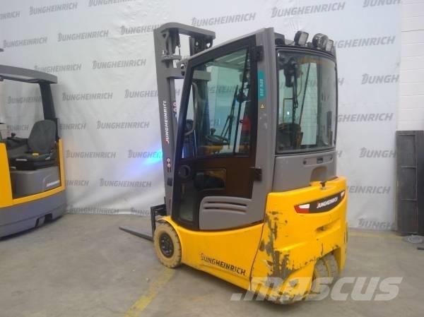 Jungheinrich EFG 215 電動堆高機