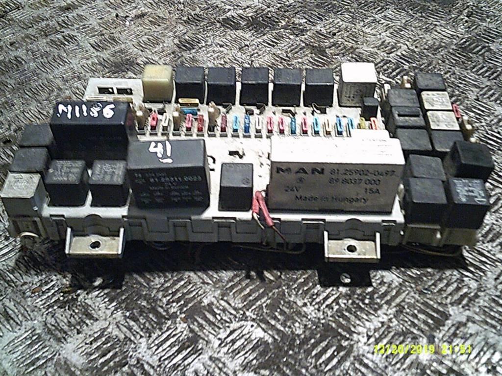 MAN TGS 81254446060 駕駛室與內部