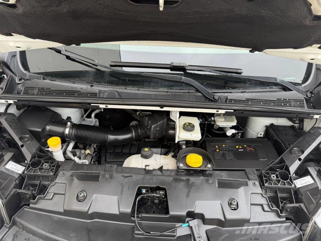 Renault Trafic 廂式貨物運輸車