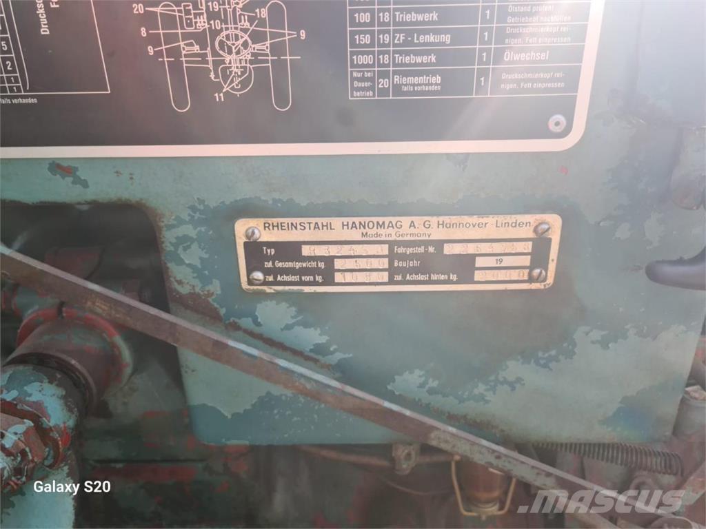 Hanomag R 324 SA 曳引機