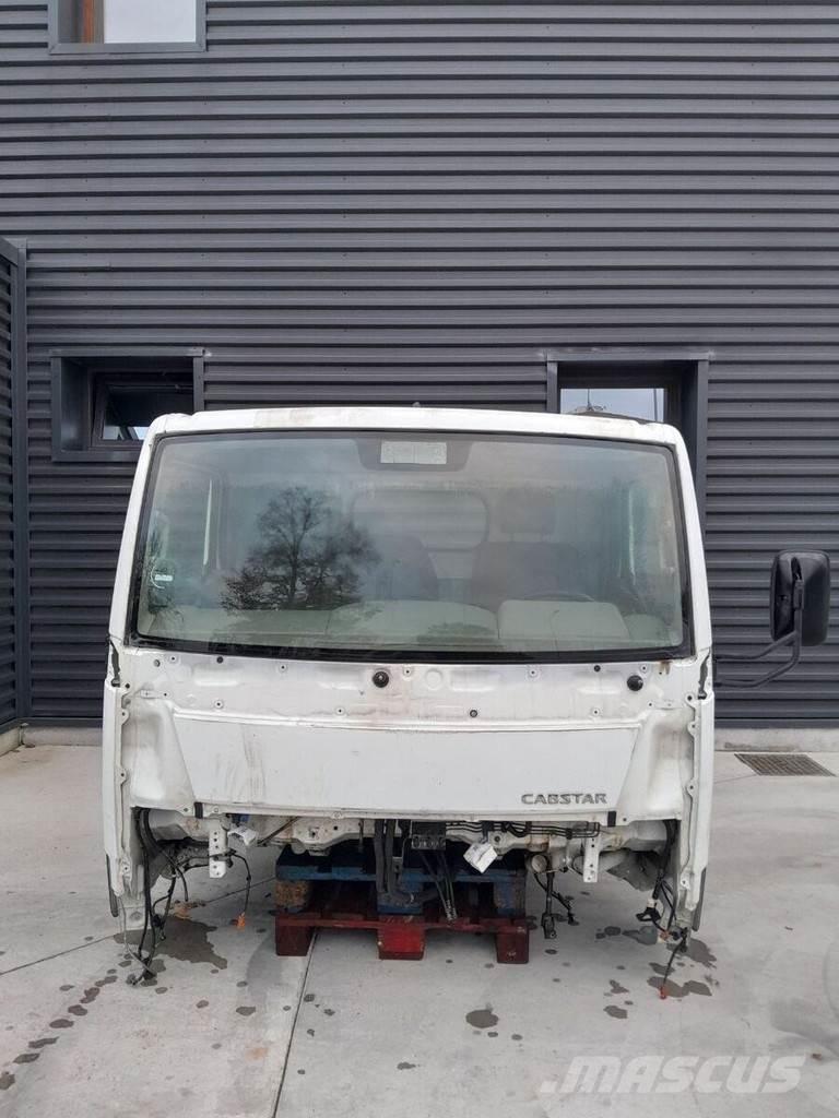 Nissan Cabstar 駕駛室與內部