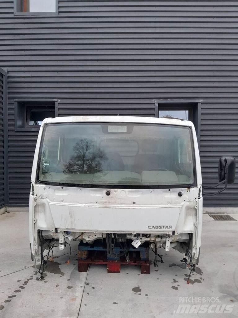 Nissan Cabstar 駕駛室與內部