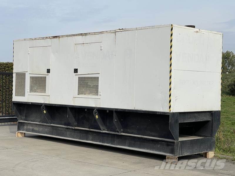 CAT C 18 - 700 柴油發電機