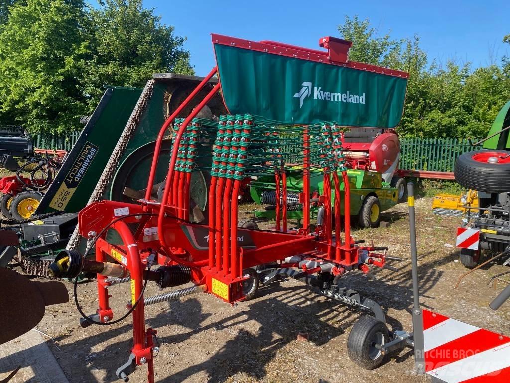Kverneland 9546 耙與翻草機