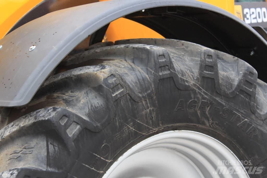 JCB Fastrac 3200 曳引機