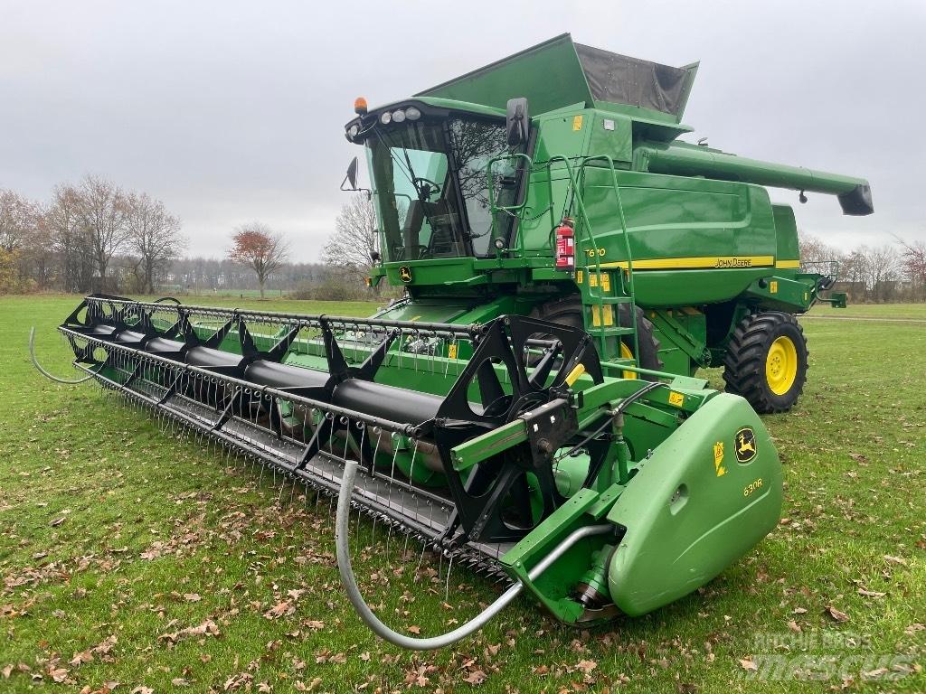 John Deere T670 聯合收穫機