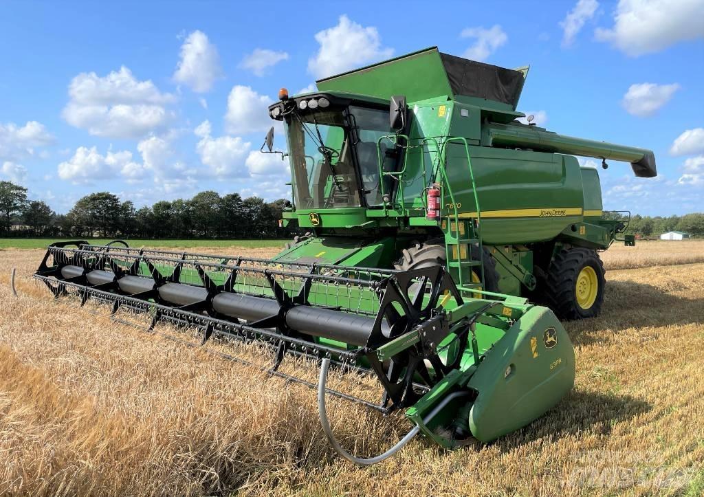 John Deere T670 聯合收穫機