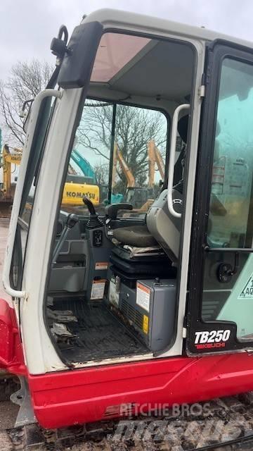 Takeuchi TB250 小型挖土機/掘鑿機<7t(小型挖掘機)
