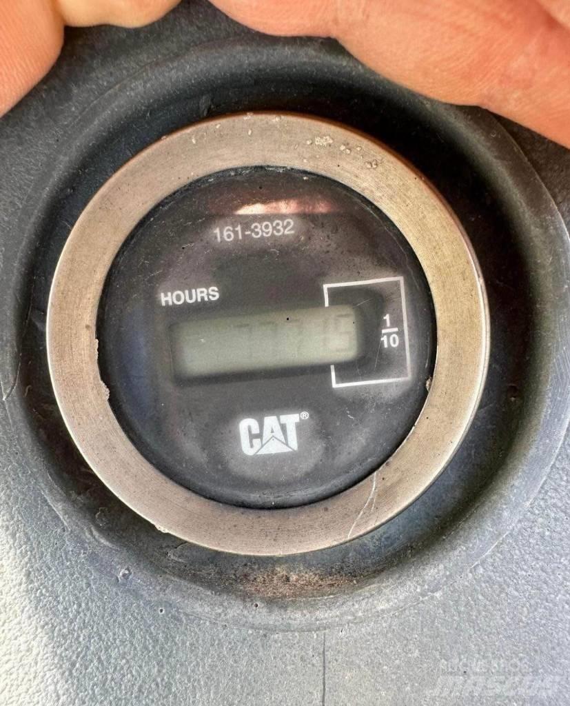 CAT 420 D 反鏟裝載機