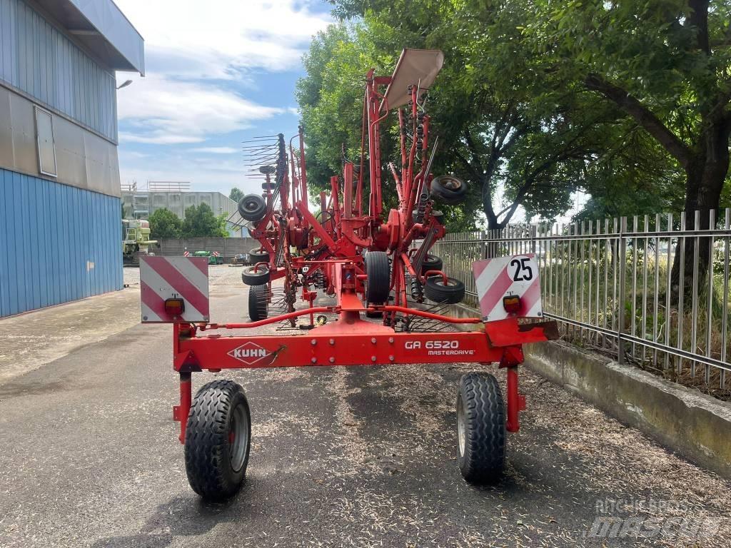 Kuhn GA 8121 堆草機