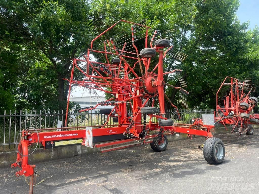 Kuhn GA 8121 堆草機