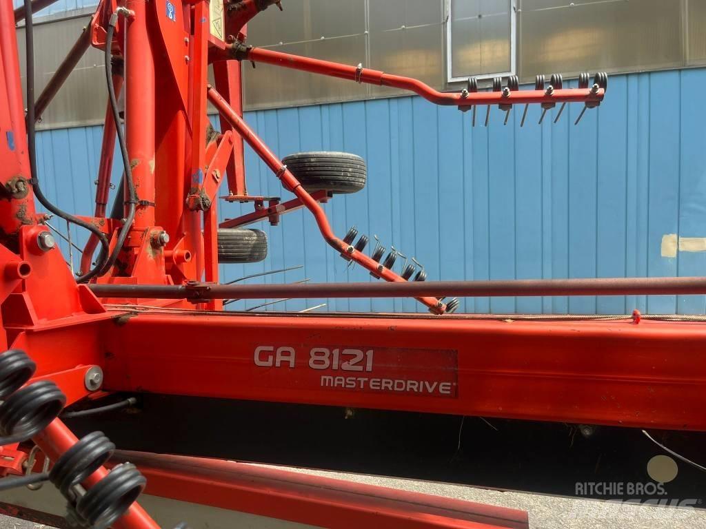 Kuhn GA 8121 堆草機