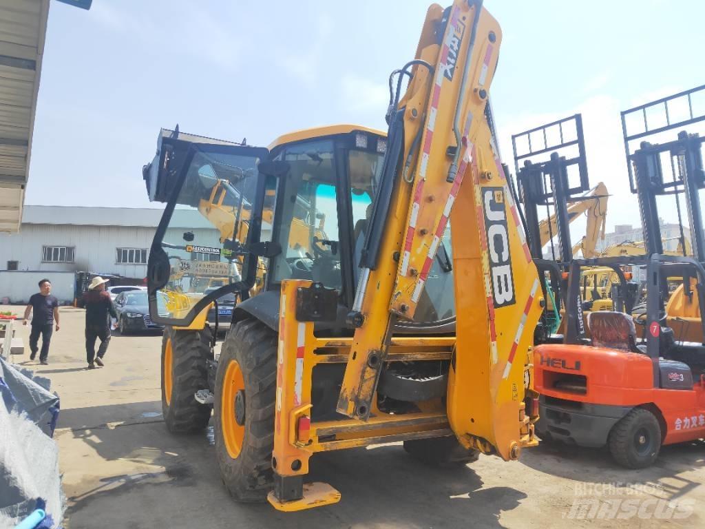 JCB 4CX 反鏟裝載機