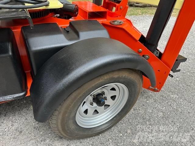 JLG T 350 拖車裝載高空作業平台