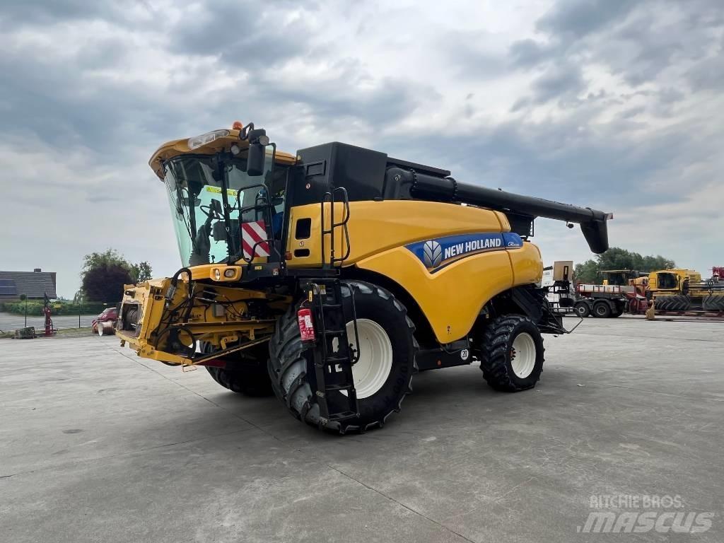 New Holland CR 9090 聯合收穫機