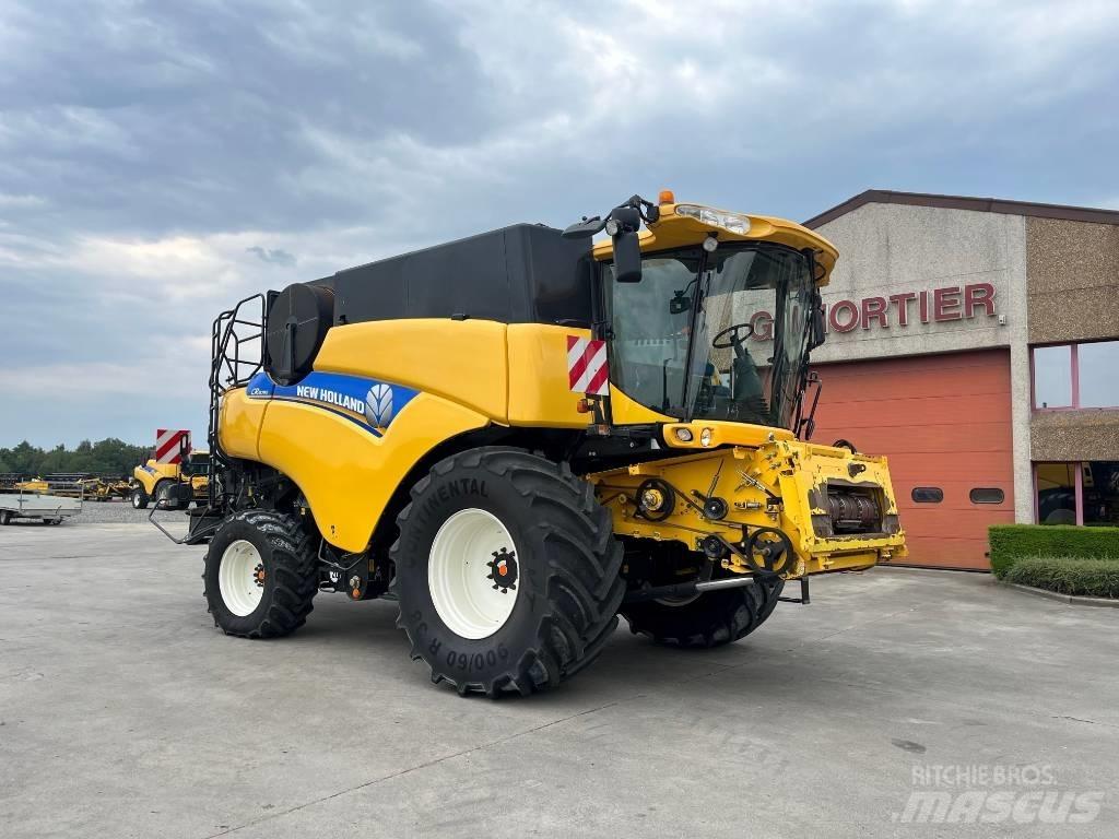 New Holland CR 9090 聯合收穫機