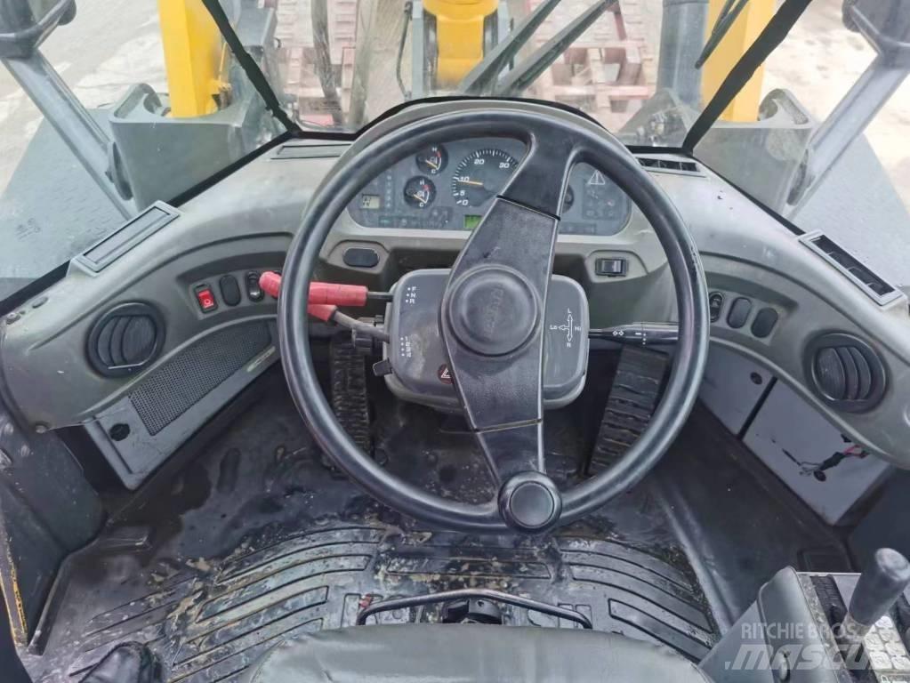 Komatsu WA 380 輪胎式裝載機