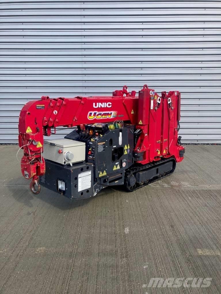 Unic URW-295 小型起重機