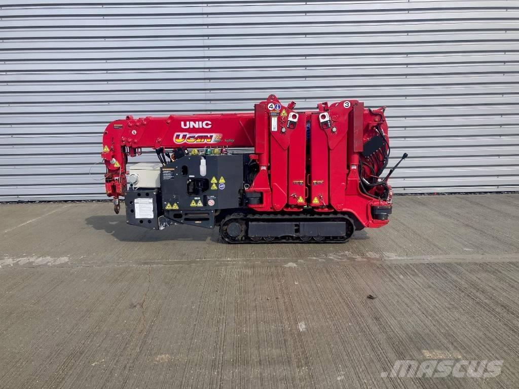 Unic URW-295 小型起重機