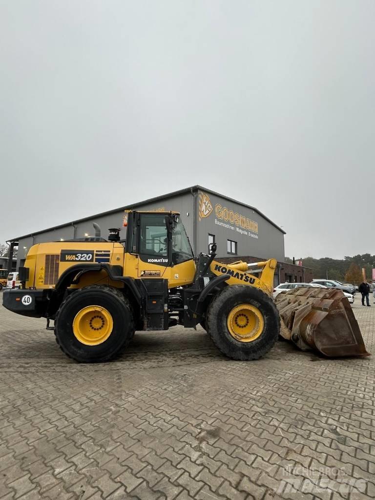 Komatsu WA 320 輪胎式裝載機