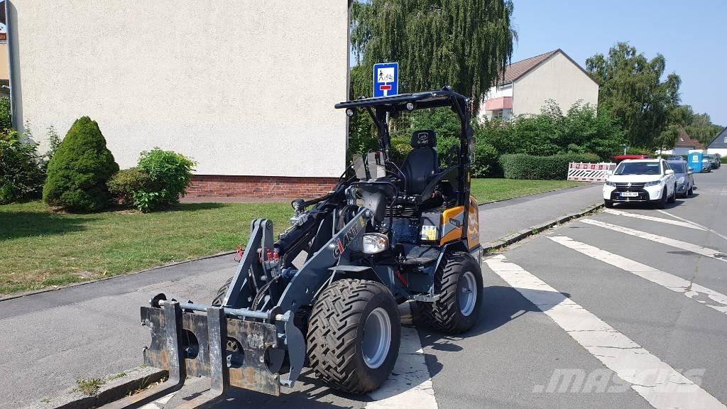 GiANT G 2500 X-Tra 輪胎式裝載機