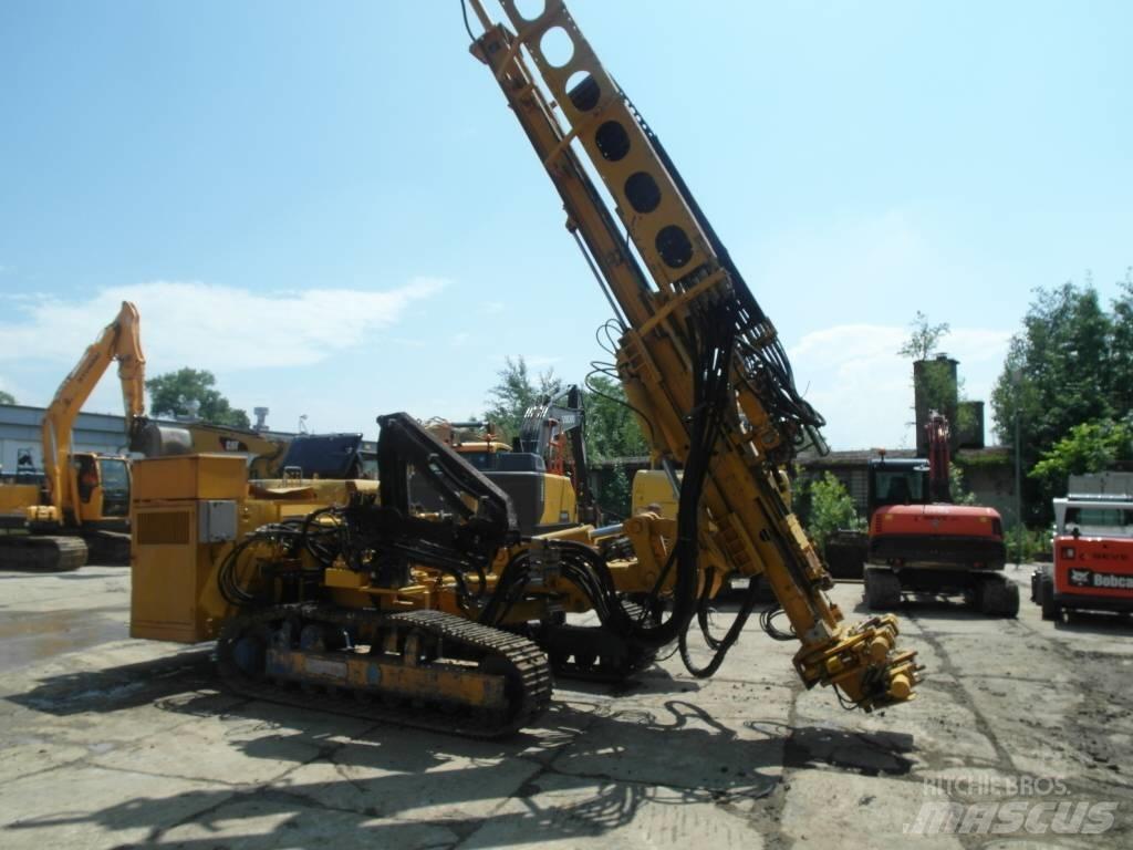 Klemm KR 806-3 重型鑽孔機
