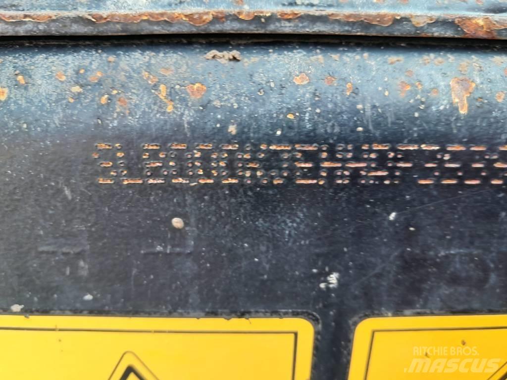 JCB 3TST 鉸接式起吊車