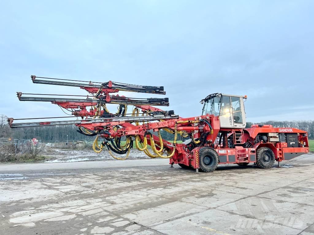 Sandvik DT1130i 隧道和地下採礦鑽機