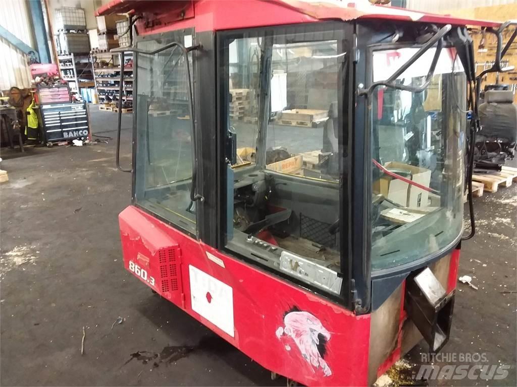 Valmet 860.3 駕駛室與內部
