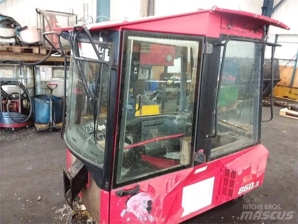 Valmet 860.3 駕駛室與內部