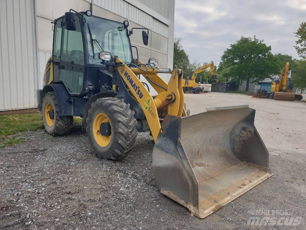 Komatsu WA70M-8 輪胎式裝載機